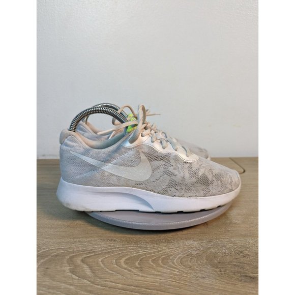 Nike Womens Tanjun Eng 902865-100 White Running Shoes Sneakers Size 7 - Picture 4 of 10